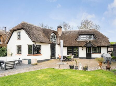 Unieke woning uitgelicht: woonboerderij aan de dijk