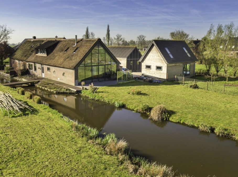 Unieke woning uitgelicht: Moderne woonboerderij met oneindig uitzicht