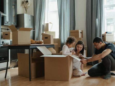 Verhuizen naar je eerste koophuis? Ontdek deze 9 tips voor een stressvrije verhuizing
